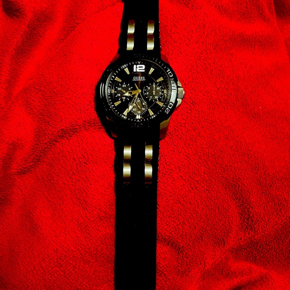 Men’s watch, battery replacement needed. Never worn - Picture 1 of 2